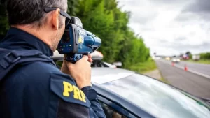 PRF flagrou Mais de 1.100 veículos em excesso de velocidade na Bahia PRF Flagrou Mais de 1.100 Veículos em Excesso de Velocidade na Bahia