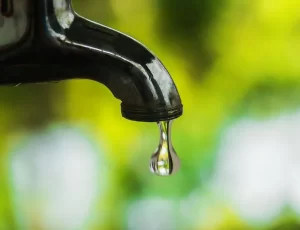 Fornecimento de água será suspenso em seis cidades da Bahia para serviços de manutenção agua falta