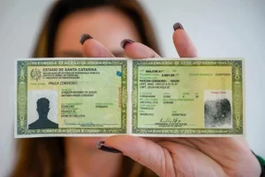 Governo emite aviso urgente para quem não trocou a carteira de identidade Novo RG é obrigatório? Tire suas dúvidas agora