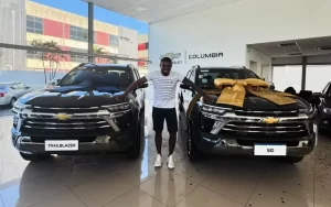 'As Crianças Chegaram': Davi Brito comemora recebimento dos carros ganhados no BBB 24 davi brito