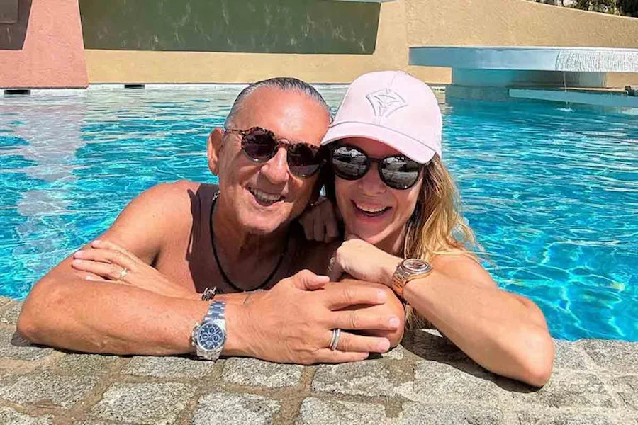 Galvão Bueno celebra em grande estilo aniversário da esposa com festa na piscina e balada