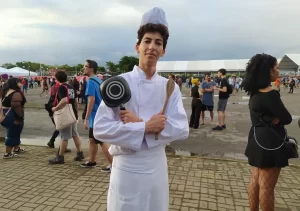 Jovem viraliza com cosplay idêntico de personagem de Ratatouille Ratatouille-
