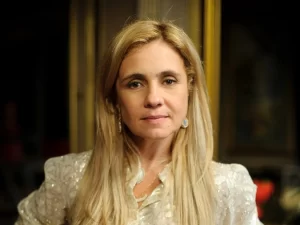 Adriana Esteves revela motivo de ficar fora das redes sociais adriana esteves carminha