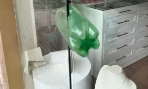 Assaltante-arromba-joalheria-com-garrafa-pet-em-Eu0032891400202410151629-9 (1)