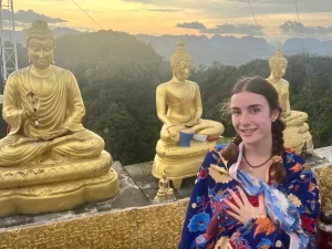 Turista fica em coma na Tailândia após um acidente e família tenta levá-la para Espanha estado-grave