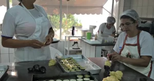 Prefeitura de Salvador oferece oficina gratuita de gastronomia cozinheiras