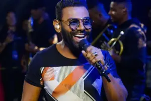 ‘Rei da Sofrência’ surpreende com show gratuito e gravação de DVD imperdível em Salvador 347584350_18374142637028664_1602138621562007365_n-960×640 (2)