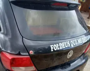 Motorista é preso na Bahia com carro furtado: Veículo tinha adesivo 'Foi Deus que me deu' foi-dkdk