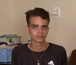 Jovem sem filhos é preso por atraso de pensão alimentícia: Entenda o caso menino-oreso