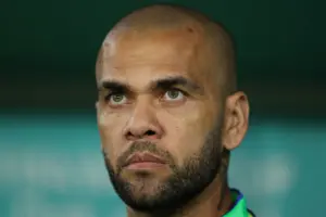 DANIEL-ALVES-SOLTO-ESTR