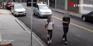Briga por papel molhado em escola acaba com atropelamento de aluno cnnn