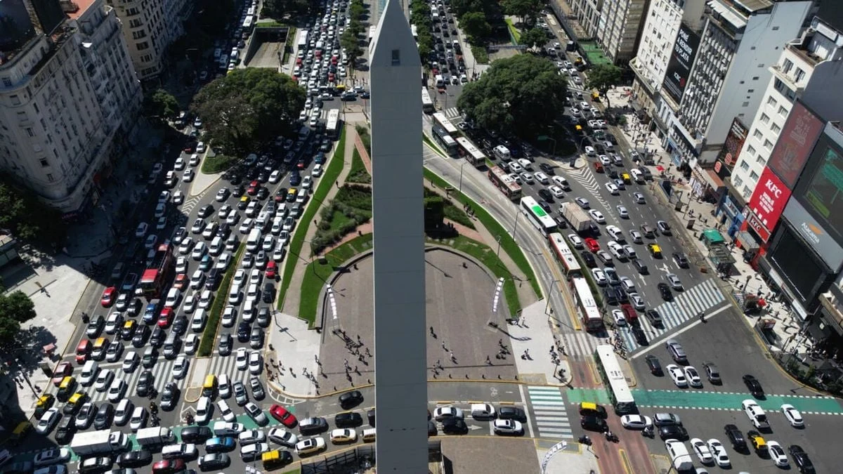 ruas-da-capital-argentina-sem-semaforos-2637415-article