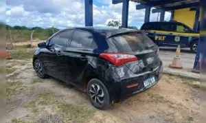 Mulher-e-presa-com-carro-furtado-a-caminho-de-velo0033753900202504031424-3