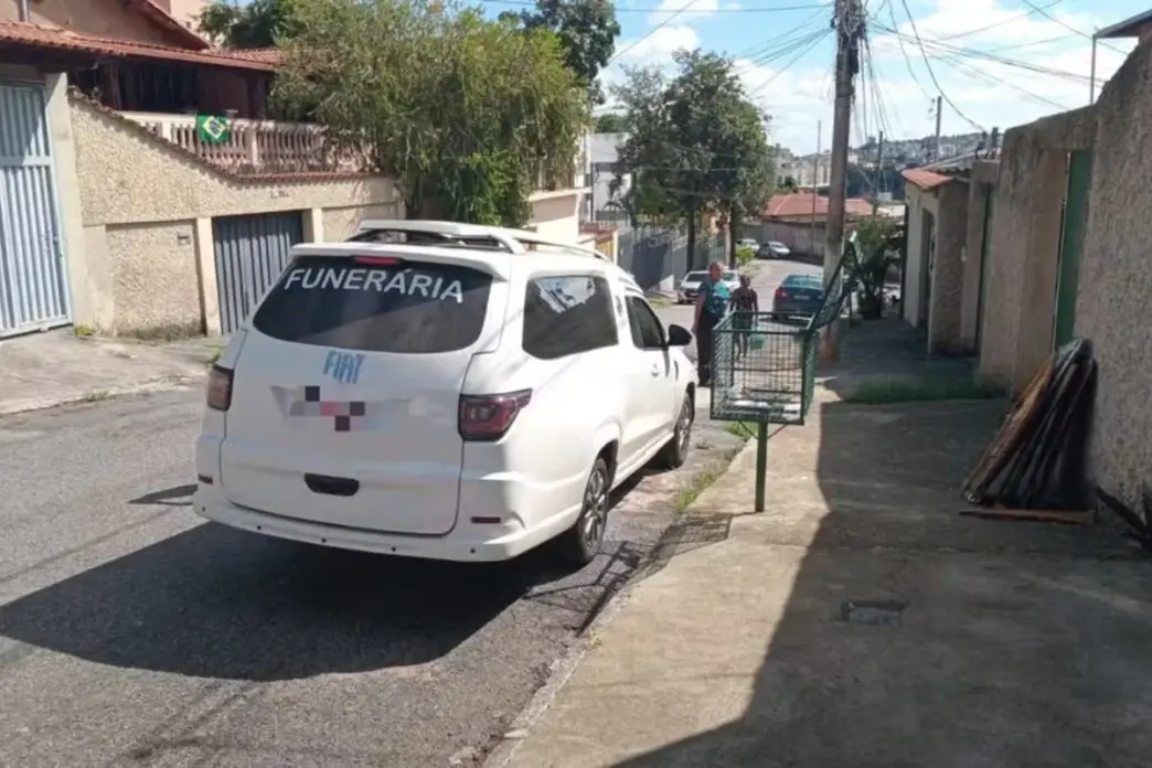 Carro de Funerária Roubado com Corpo Dentro do Caixão Choca a População