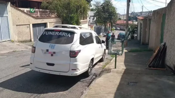 Carro de Funerária Roubado com Corpo Dentro do Caixão Choca a População