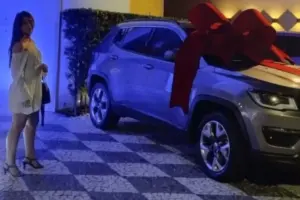 larissa-amaral-da-silva-ganhou-um-jeep-compass-em-um-sorteio-da-empresa-onde-trabalhava- (1)