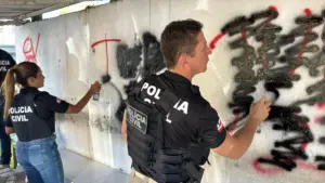 policiais-cobriram-pichacoes- (1)