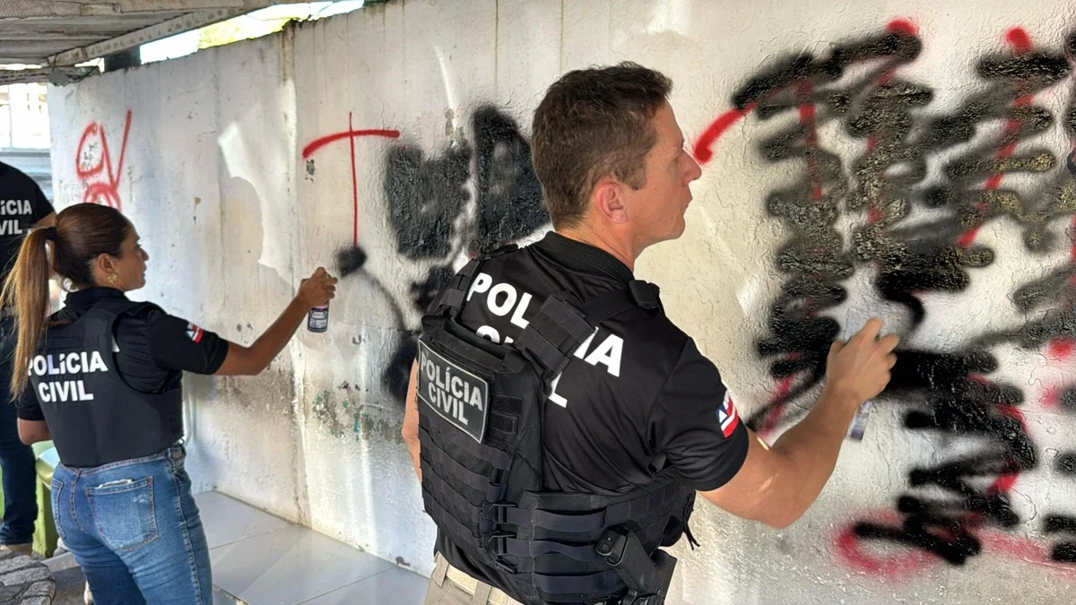policiais-cobriram-pichacoes- (1)