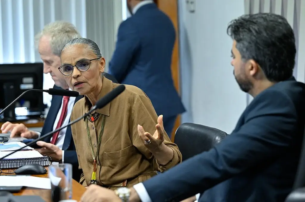 Marina Silva deixa audiência na CI após bate-boca com senadores
