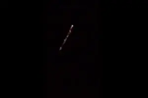 Bola de fogo cruza o céu e cai perto da Bahia; Veja vídeo que impressiona moradores reentrada-de-lixo-espcial-impressiona (1)