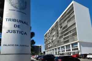Homem preso por homicídio há 28 anos é absolvido após 'vítima' aparecer em audiência: 'Só me mudei' tribunal- (1)