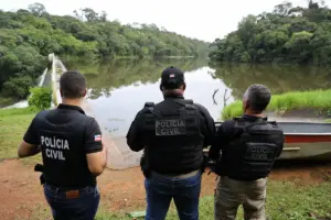 Drone aquático é usado para localizar corpos de jovens executados em ferro-velho POLICIA-CIVIL (1)
