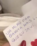 Adolescente morre após comer bolo de pote enviado com bilhete misterioso em SP