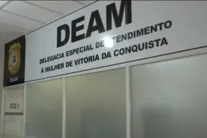 Mulher liga para PM 'pedindo pizza' para denunciar ameaça de ex na Bahia deam (1)