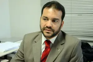 Delegado exonerado da polícia por desvio de armas em operação teria mandado matar informante delegado-Nilton-Tormes