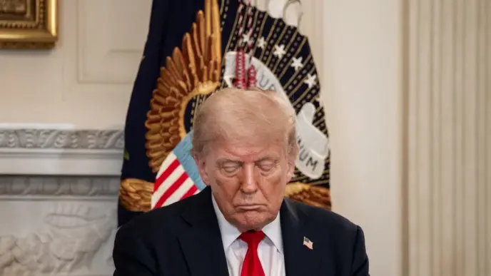 DONALD TRUMP SUMIU