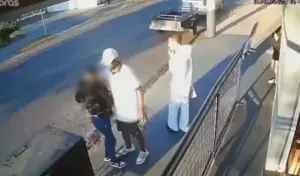 Vídeo: motorista sai de carro e salva menina de tentativa de estupro suspeito-abordou-menina-na-calcada-2897711-article (1)